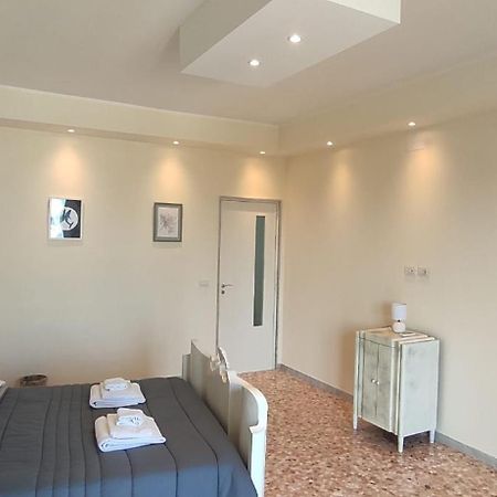 Blu House Apartment โมโนโปลี ภายนอก รูปภาพ