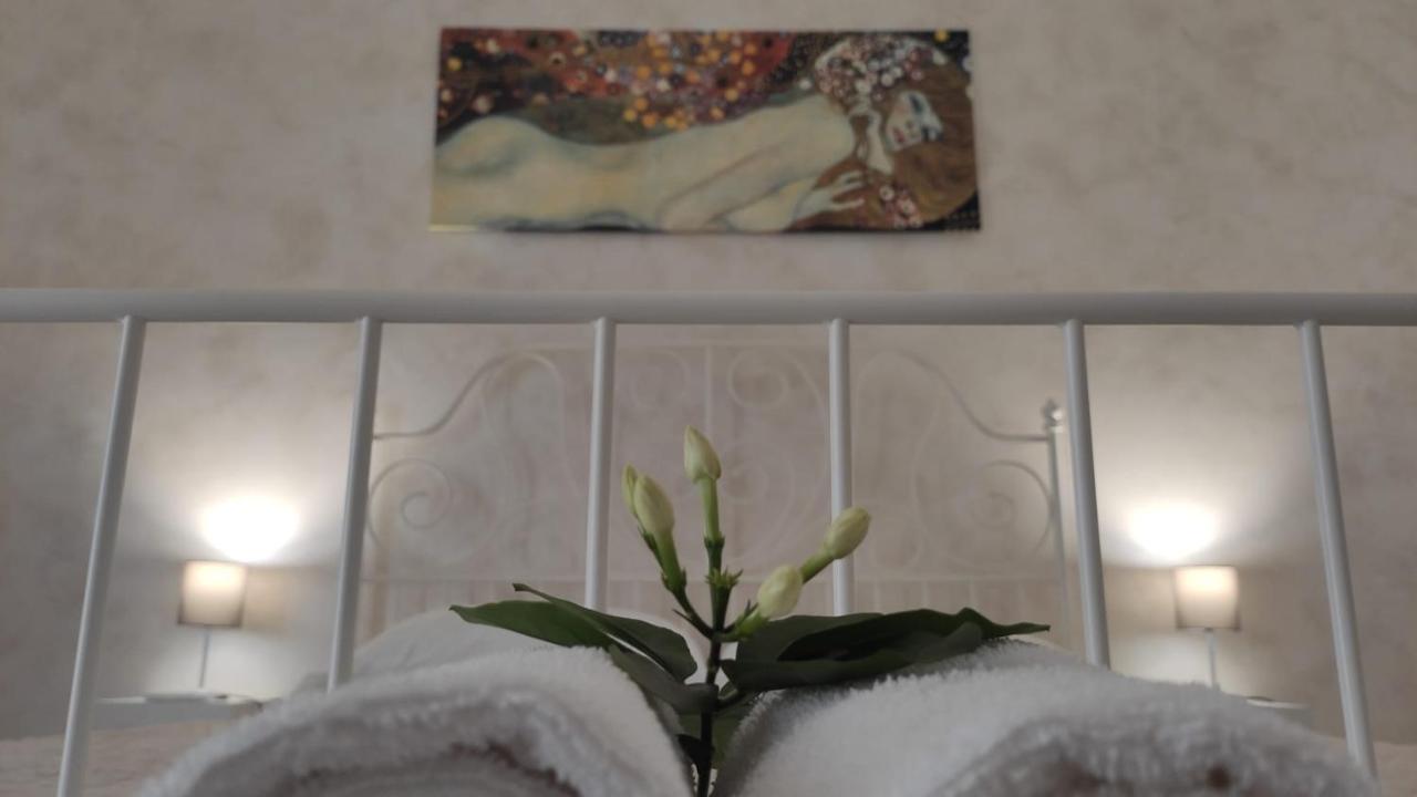 Blu House Apartment โมโนโปลี ภายนอก รูปภาพ